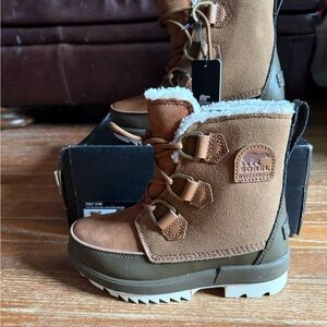 Sorel Brown and Green Ankle Boots